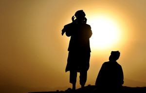 31-afghan-men-pray-on-hill